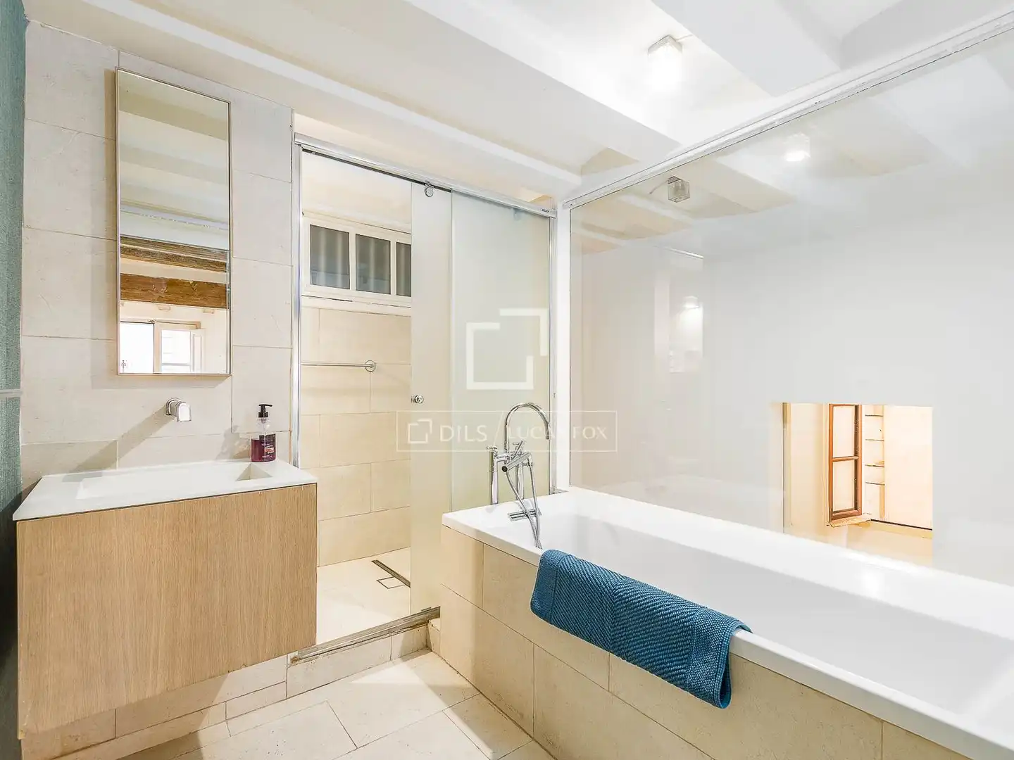 Bathroom of Flat for sale in Barcelona  with Air Conditioner, Terrace and Balcony