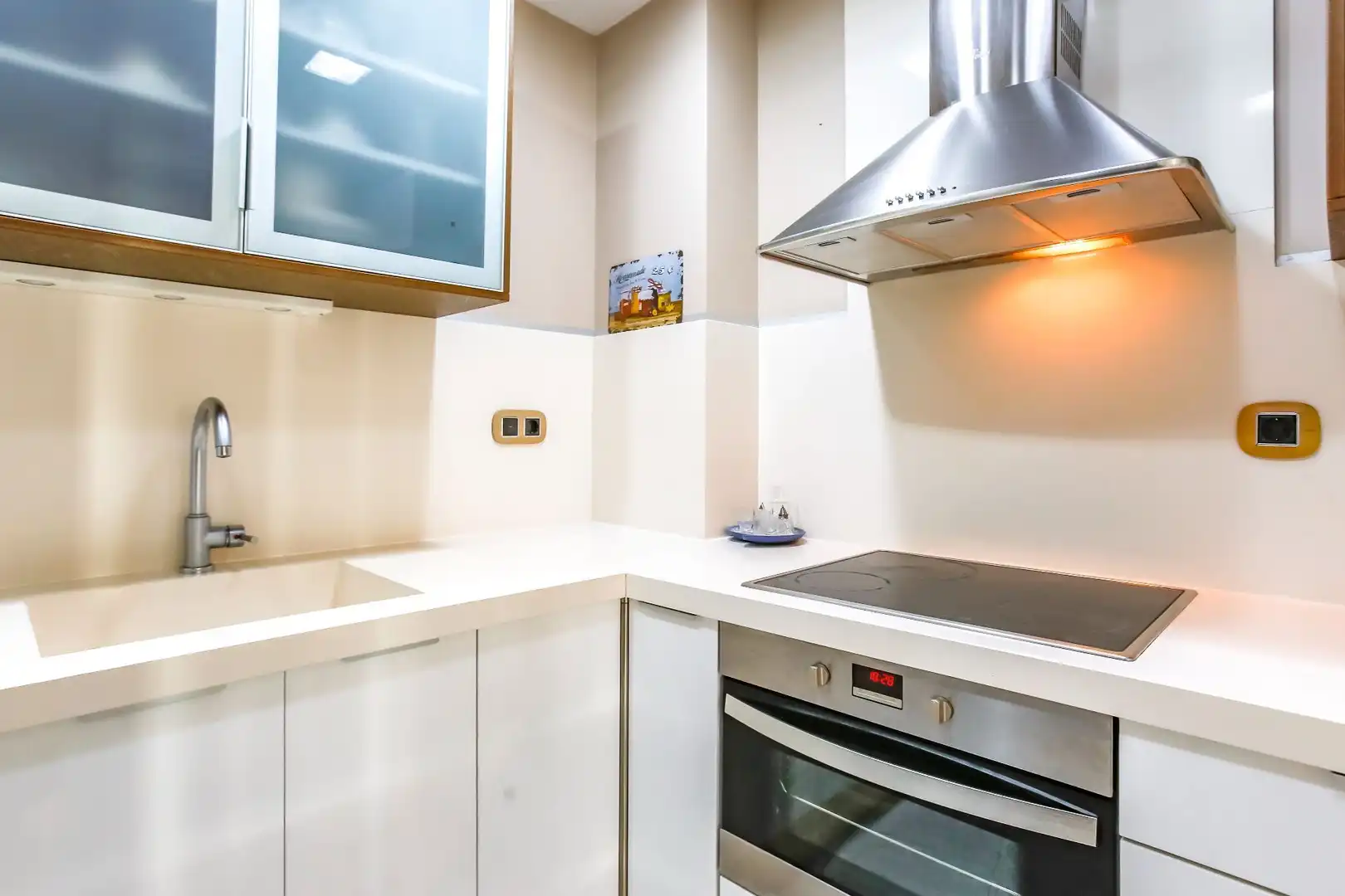 Kitchen of Flat for sale in Sitges  with Air Conditioner, Heating and Terrace