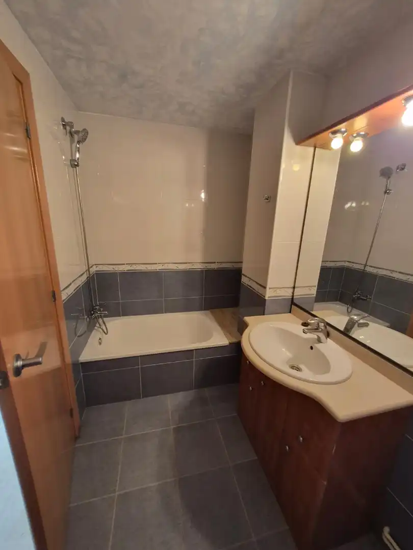Badezimmer von Wohnungen zur Miete in Els Hostalets de Pierola mit Klimaanlage, Heizung und Terrasse