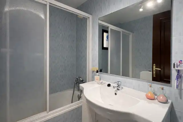 Bathroom of Flat for rent in Mijas  with Air Conditioner, Heating and Terrace