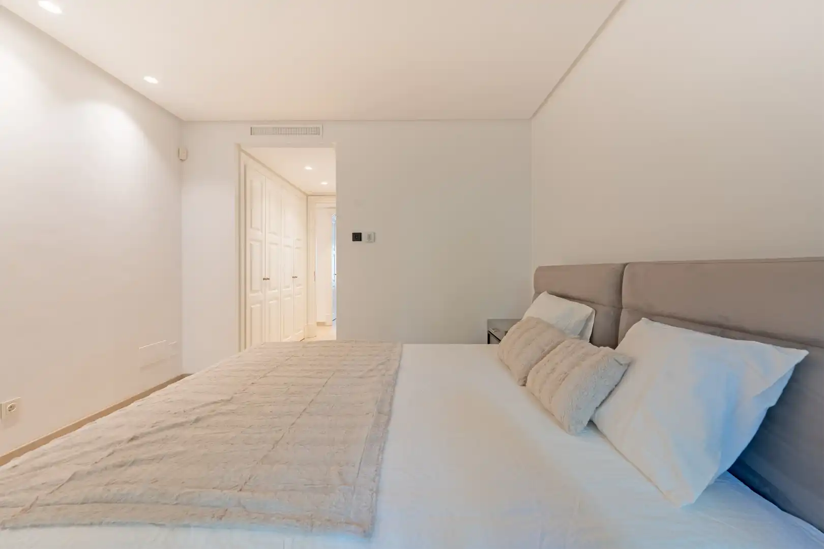 Habitación de Planta baja en venta en Estepona con Aire acondicionado, Terraza y Trastero