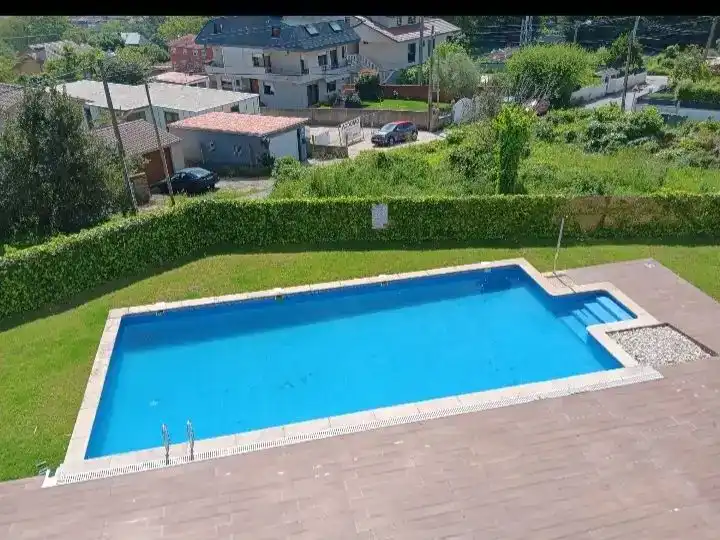 Schwimmbecken von Wohnungen zur Miete in Nigrán mit Schwimmbad
