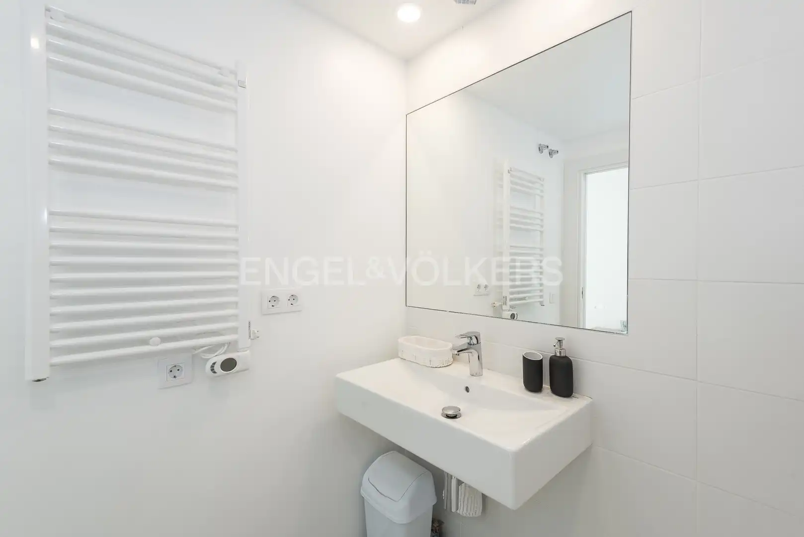 Bathroom of Flat for sale in Cubelles  with Air Conditioner, Heating and Terrace
