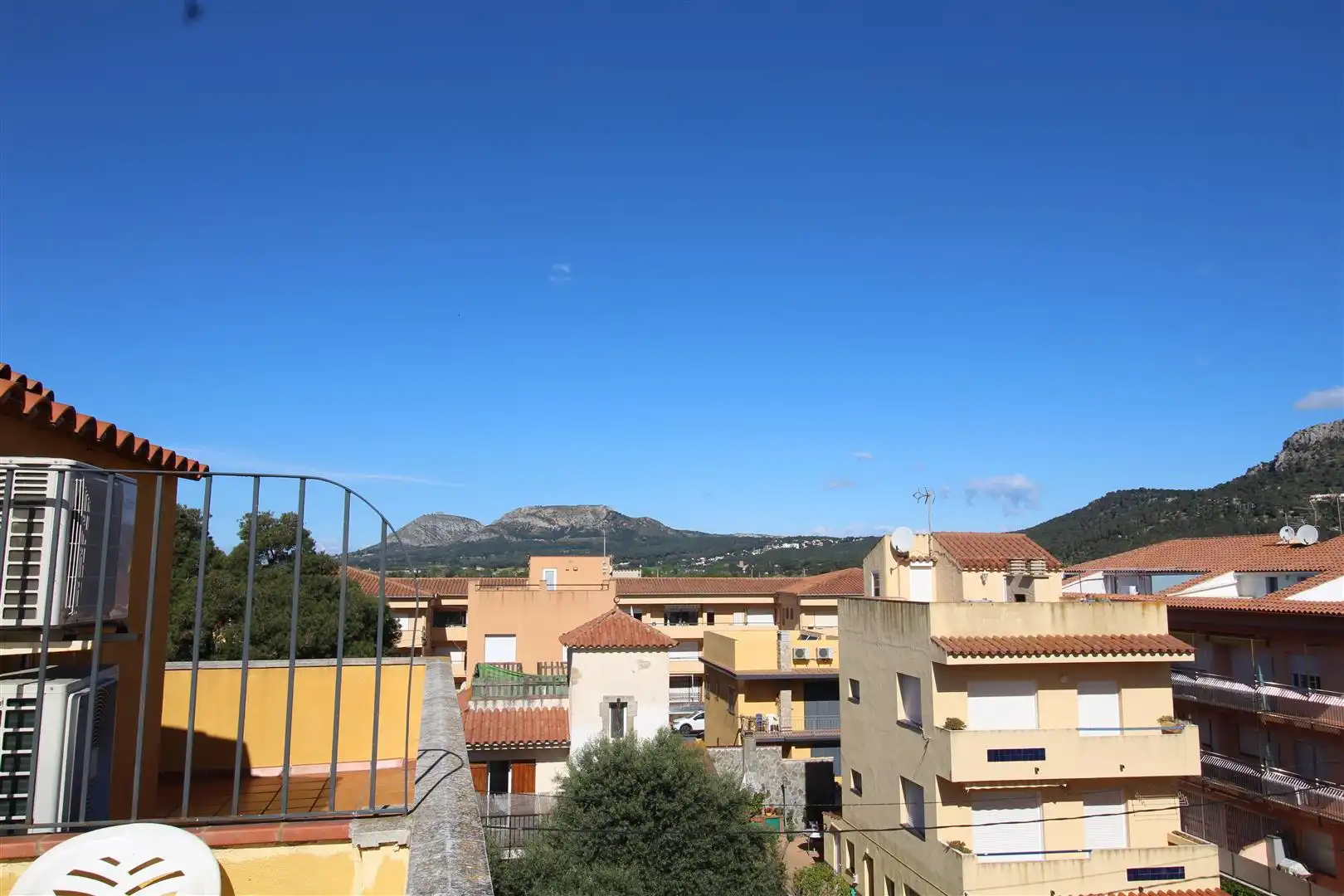 Vista exterior de Apartamento en venta en L'Estartit con Calefacción, Terraza y Piscina