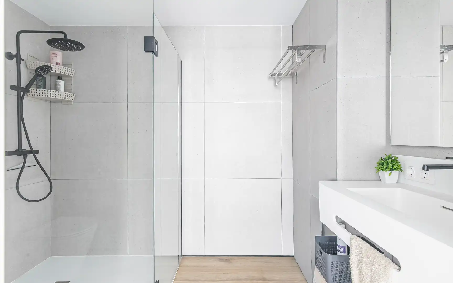 Baño de Piso de alquiler en Sant Boi de Llobregat con Aire acondicionado, Calefacción y Jardín privado