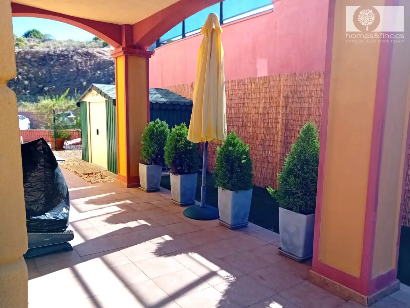 Terrasse von Wohnung zum Verkauf in Ayamonte mit Klimaanlage, Privatgarten und Möbliert