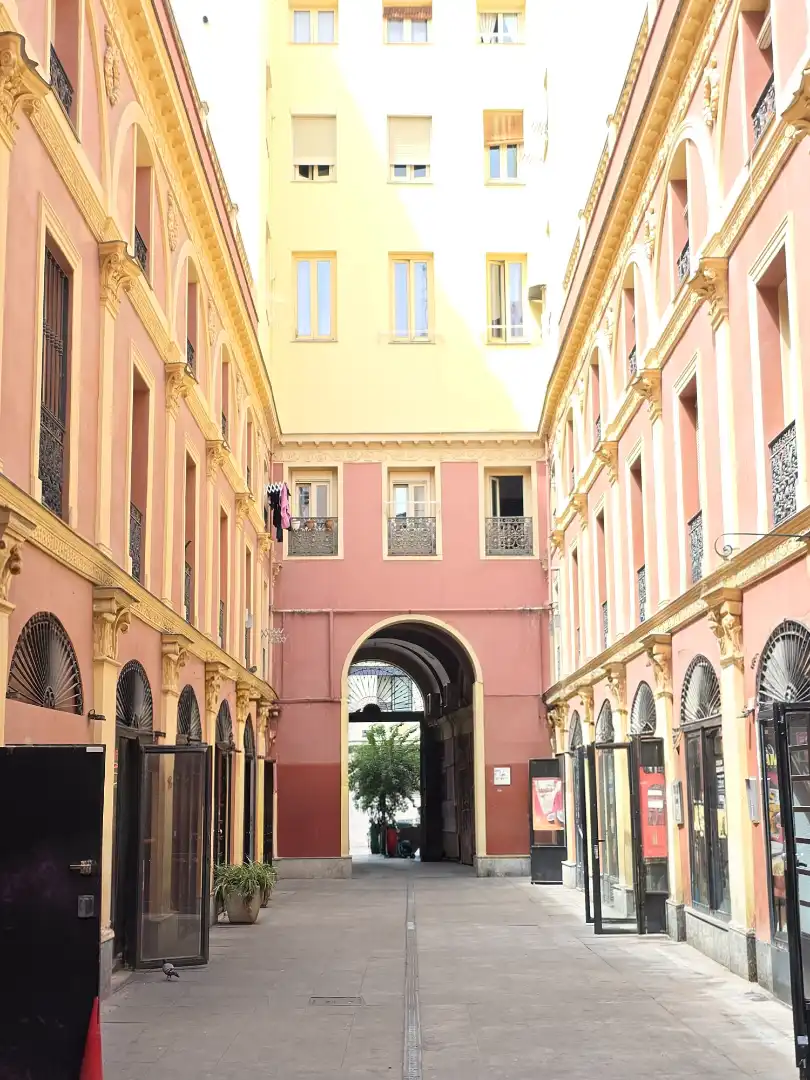 Duplexes for sale in Calle de la Montera, Sol, Centro