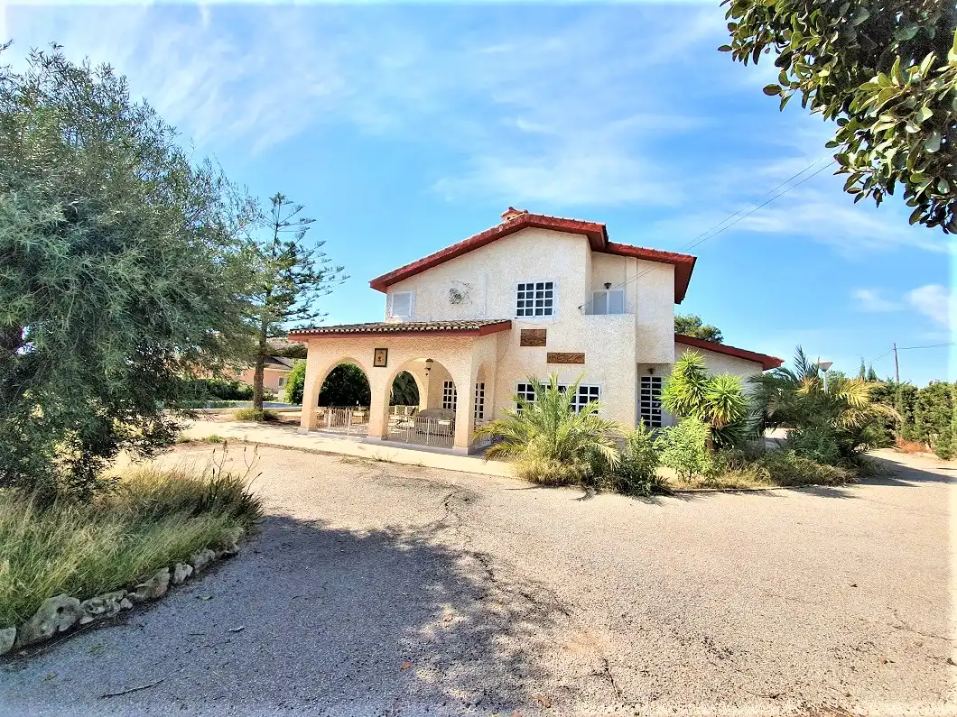 Vista exterior de Casa o xalet en venda en Elche / Elx amb Jardí privat, Terrassa i Traster