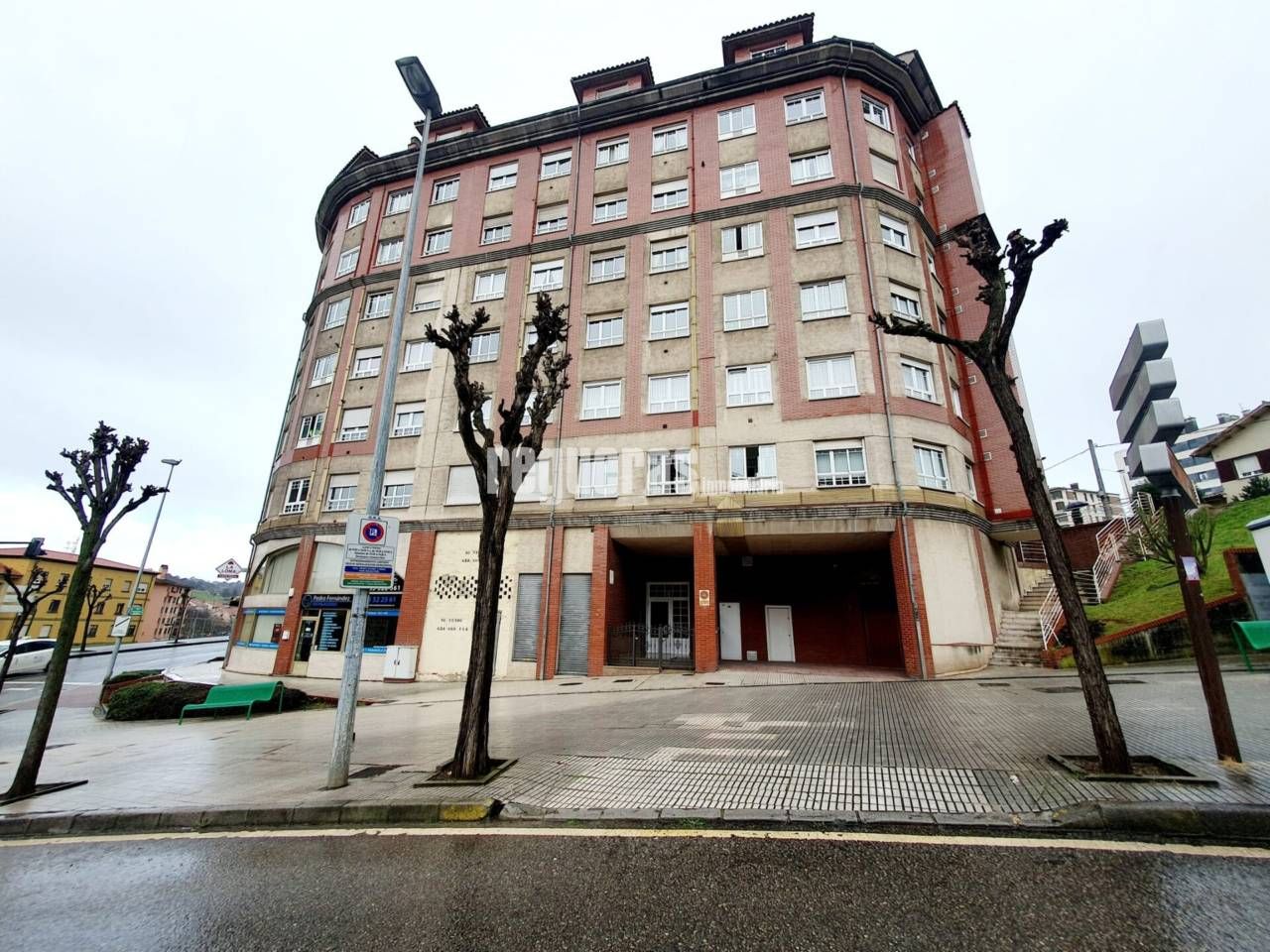 Vista exterior de Pis en venda en Avilés amb Calefacció, Parquet i Terrassa