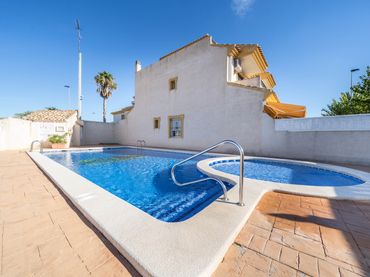 Adossat amb piscina en venda a Santiago de la Ribera
