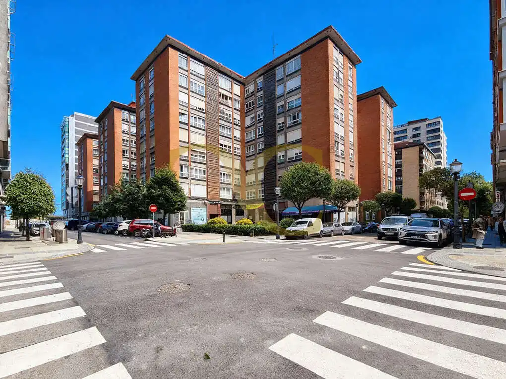 Vista exterior de Piso en venta en Gijón  con Calefacción, Jardín privado y Trastero