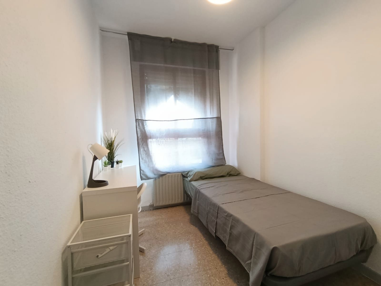 Dormitori de Pis per a compartir en  Madrid Capital amb Calefacció, Terrassa i Moblat
