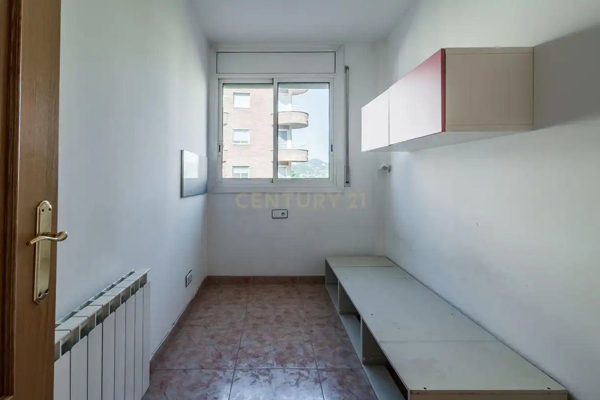 Dormitori de Apartament en venda en Sant Vicenç Dels Horts amb Aire condicionat i Balcó
