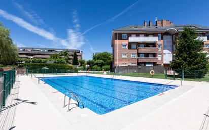 Swimming pool of Flat for sale in Majadahonda  with Terrace and Balcony