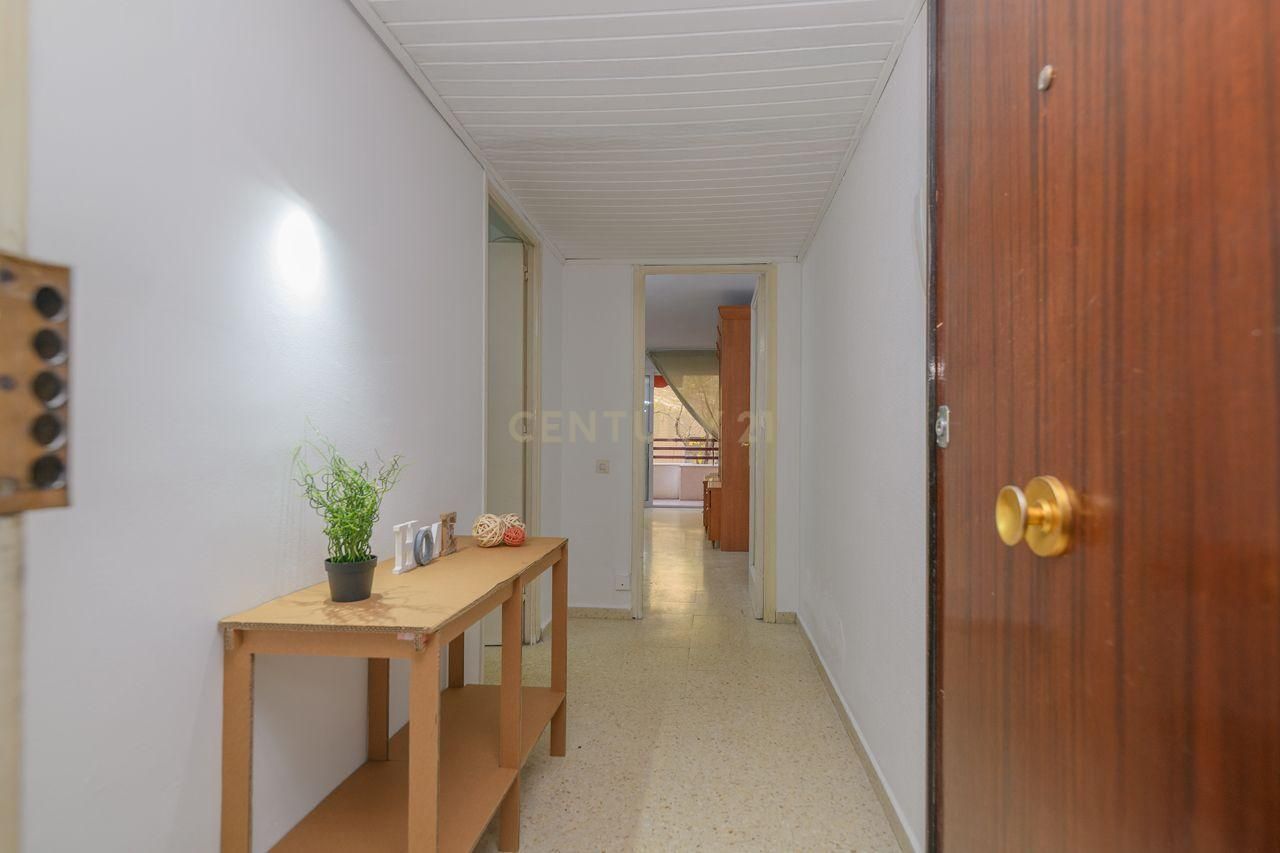 Piso en venta en L'Hospitalet de Llobregat con Aire acondicionado, Trastero y Balcón