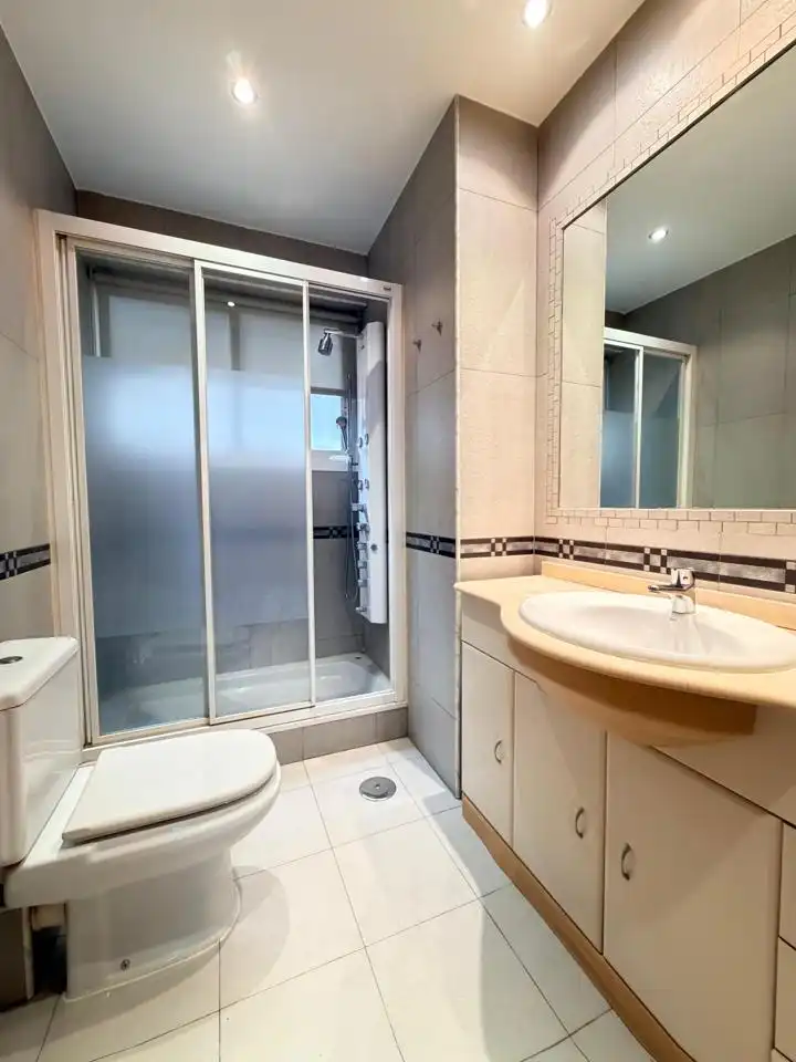 Baño de Piso en venta en Madrid con Aire acondicionado, Calefacción y Terraza