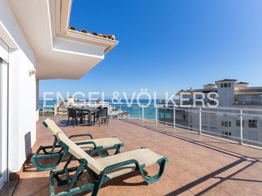 Penthouse mit Pool zum Verkauf in Playa Norte
