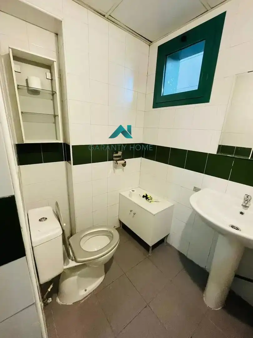 Badezimmer von Fabrikhallen zum Verkauf in Madrid