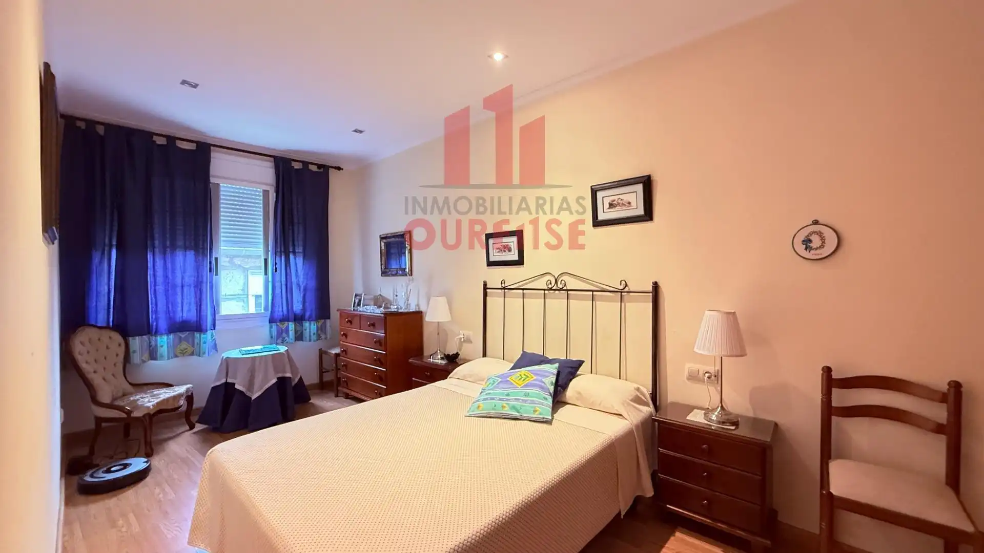 Dormitori de Casa o xalet en venda en San Cibrao das Viñas amb Terrassa i Moblat