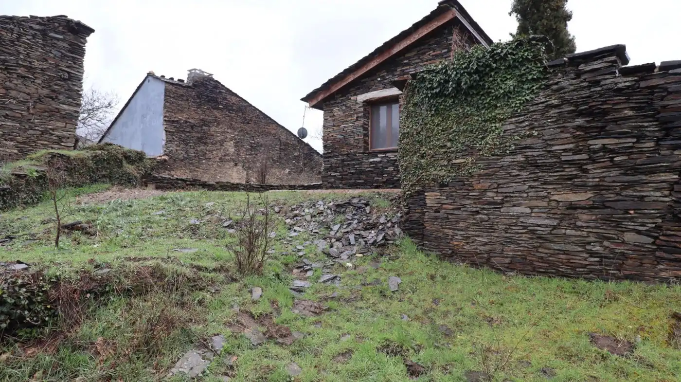 Vista exterior de Casa o xalet en venda en Majaelrayo amb Calefacció, Jardí privat i Terrassa