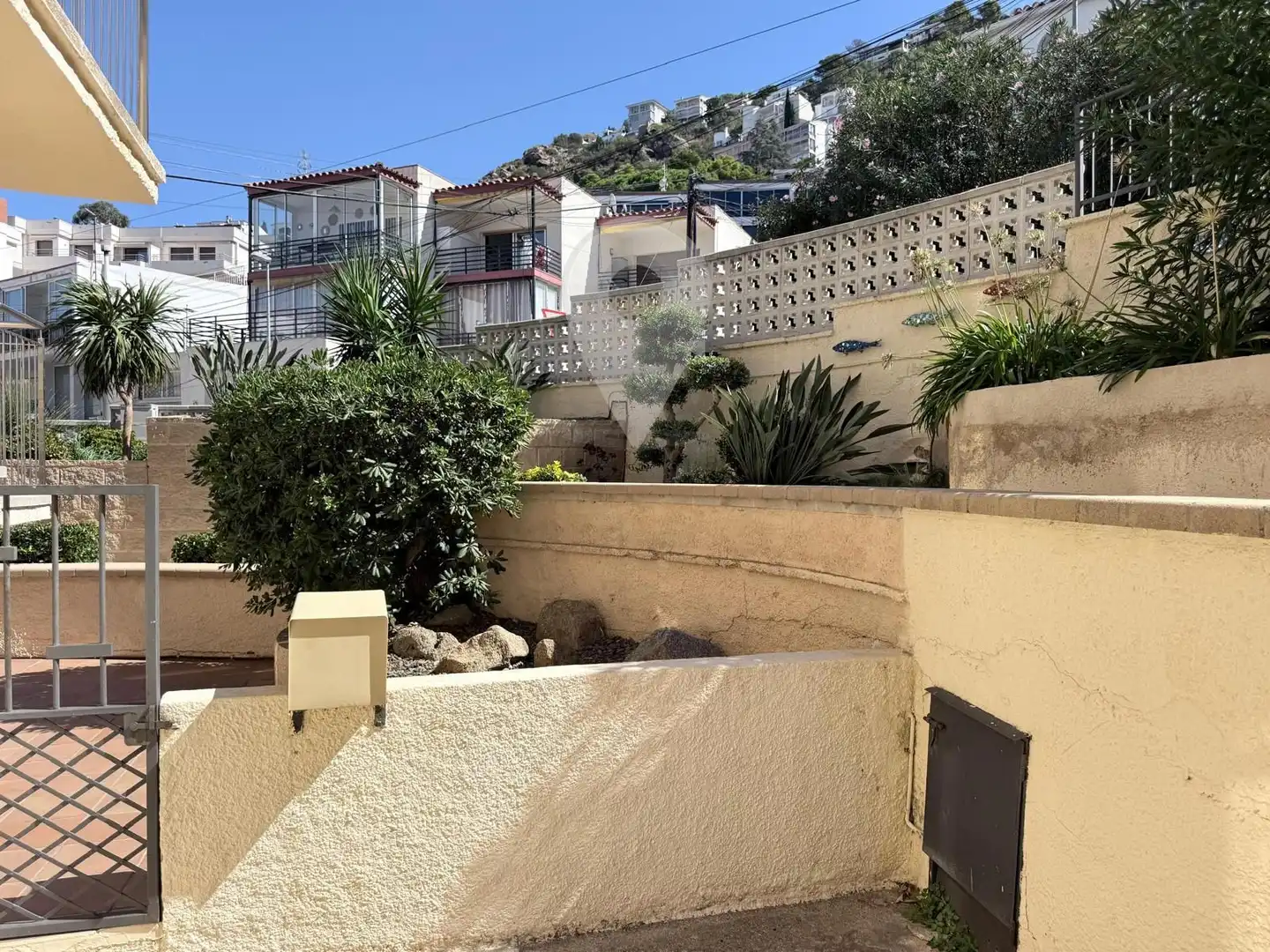 Vista exterior de Pis en venda en Roses amb Terrassa, Traster i Moblat