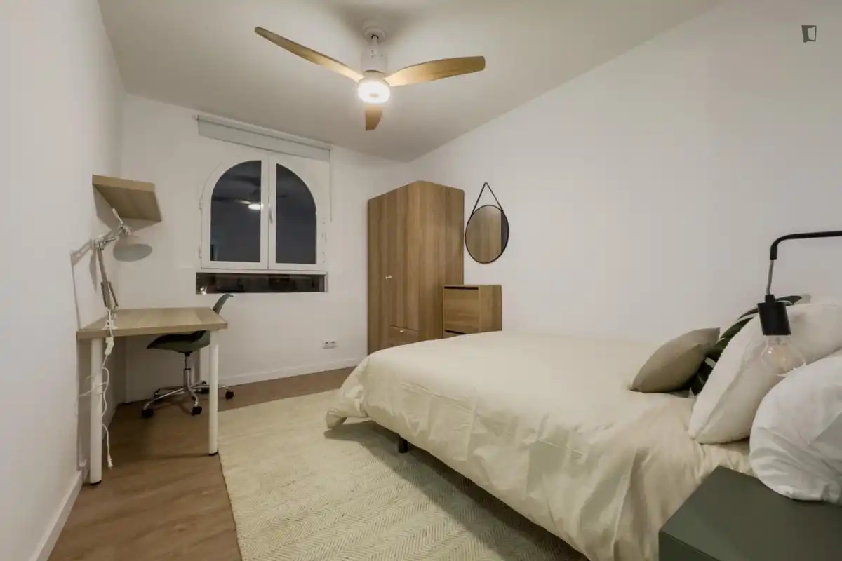 Bedroom of Apartments for share in  Barcelona Capital  with Air Conditioner, Heating and Furnished