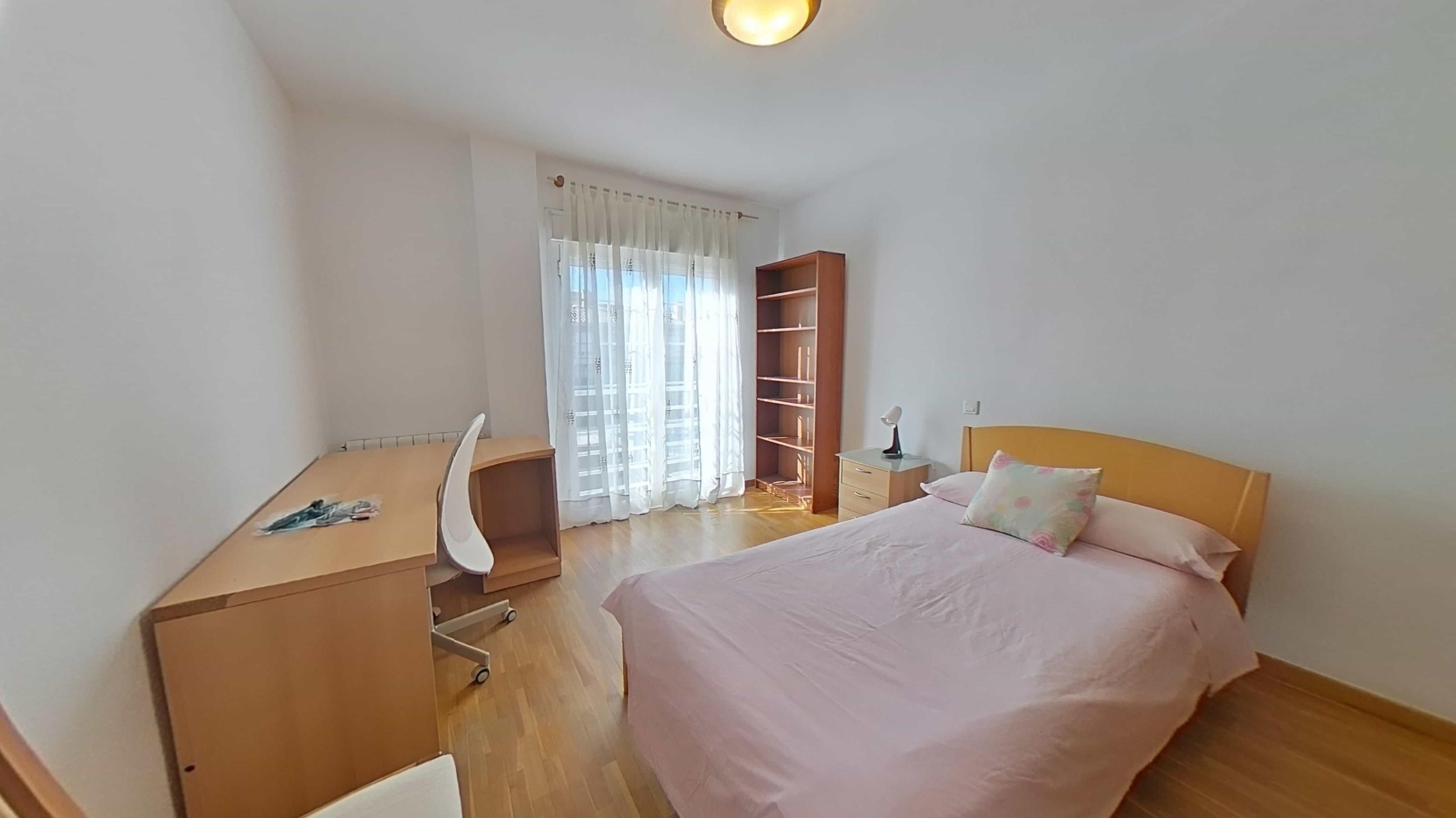 Bedroom of Study to rent in Villaviciosa de Odón  with Air Conditioner, Heating and Private garden