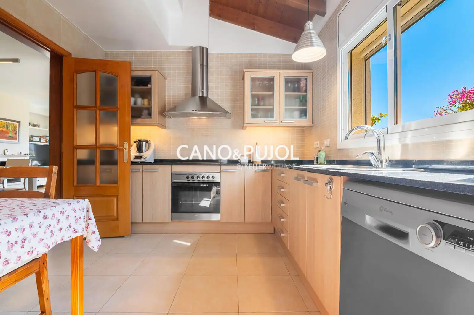 Cocina de Casa o chalet en venta en Corbera de Llobregat con Calefacción, Terraza y Trastero