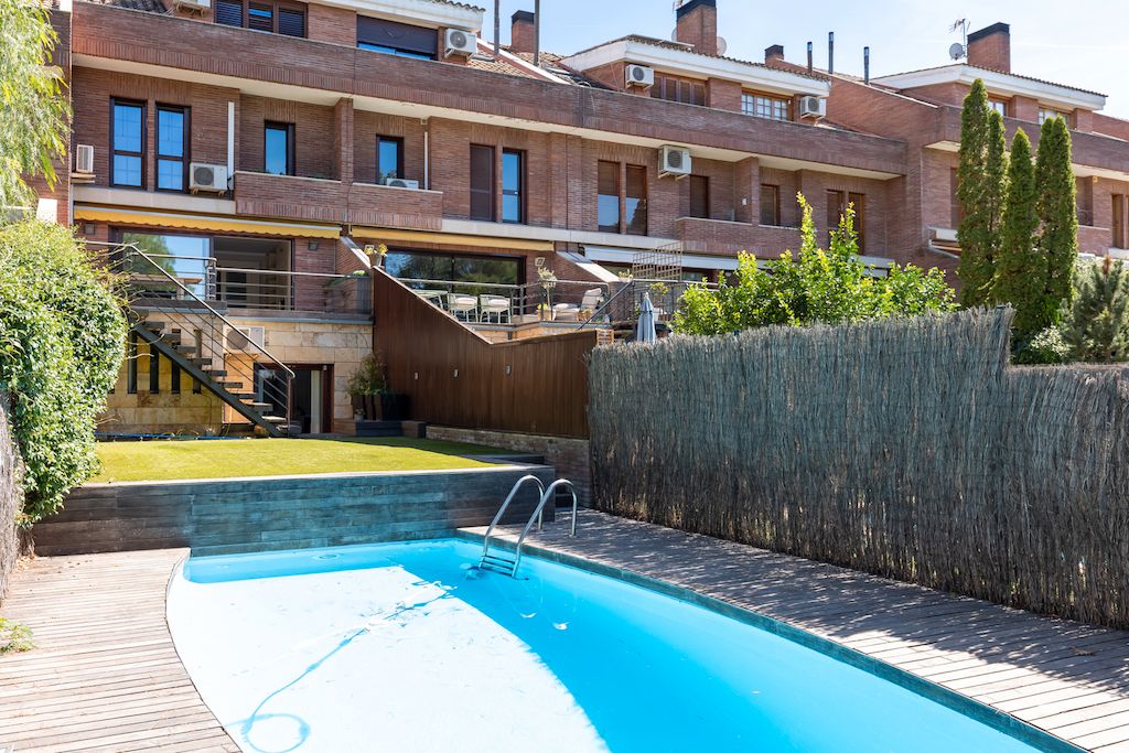 Casa adosada de alquiler en Carrer de Villà, Golf - Can Trabal