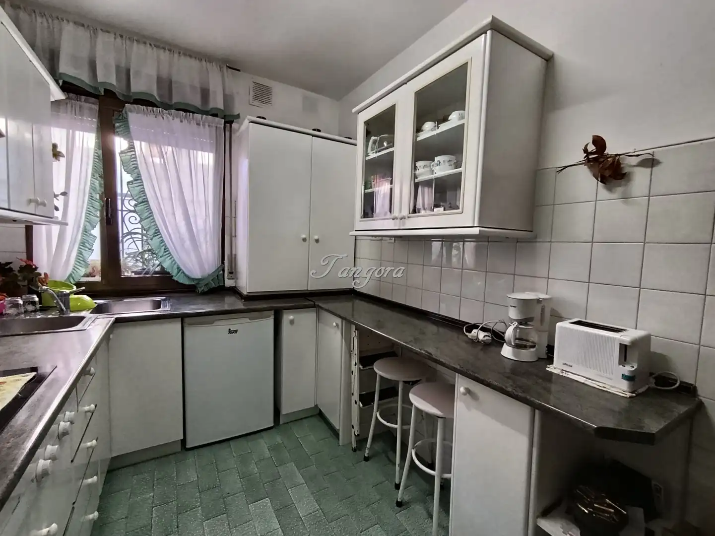 Kitchen of Flat for sale in Getxo   with Heating, Parquet flooring and Oven