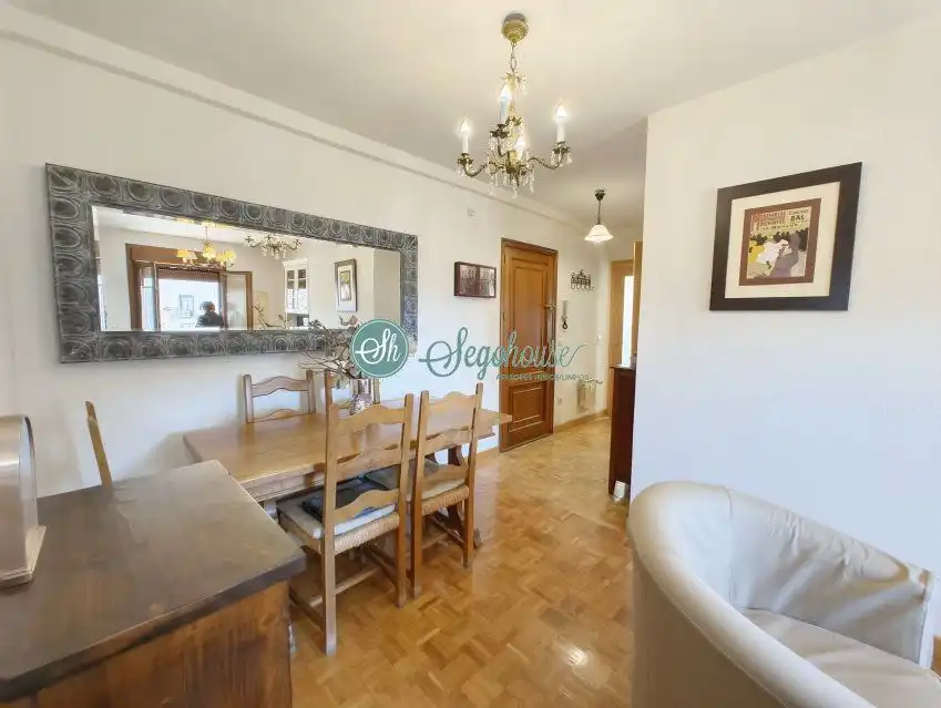 Comedor de Piso en venta en Segovia con Calefacción, Parquet y Terraza