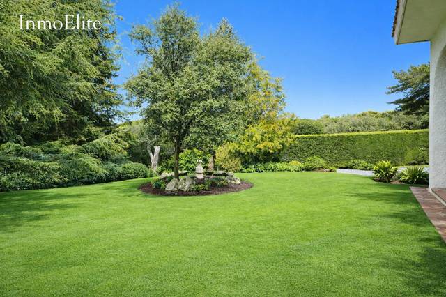 Casa-chalet en Venta en Urbanización Este - Montepríncipe