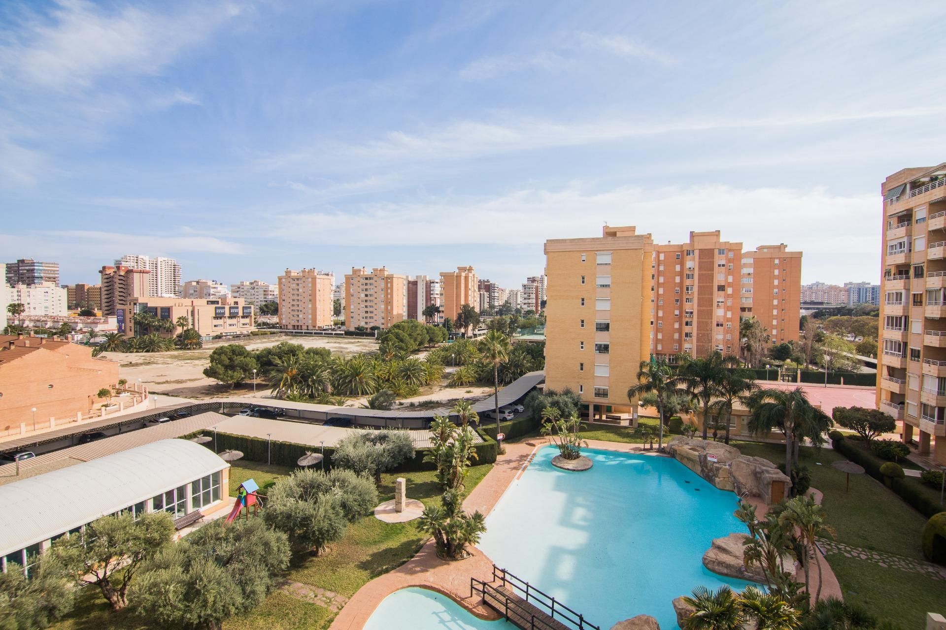Piscina de Pis de lloguer en Alicante / Alacant amb Aire condicionat, Jardí privat i Piscina comunitària