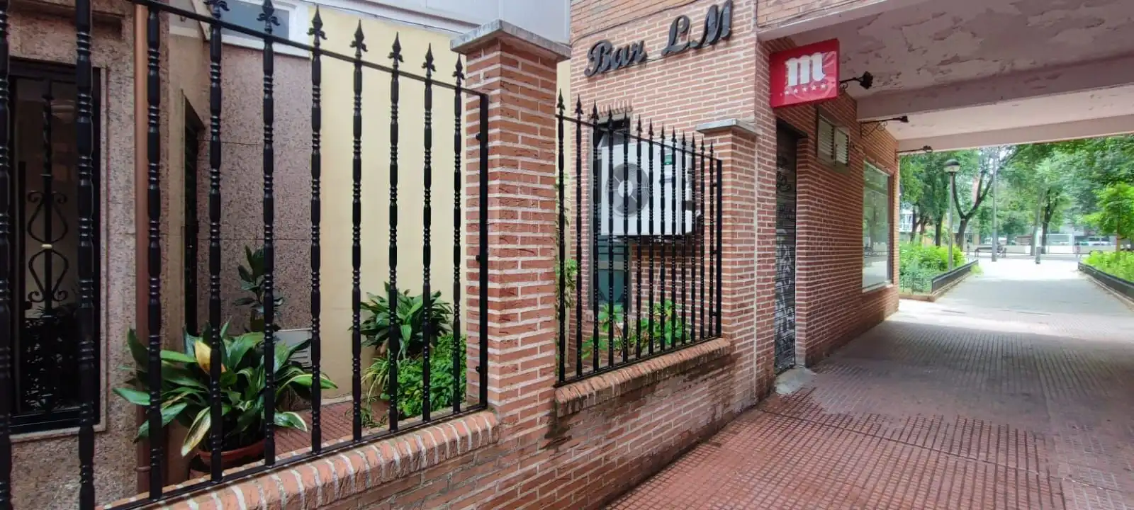 Vista exterior de Local en venta en Alcalá de Henares con Aire acondicionado