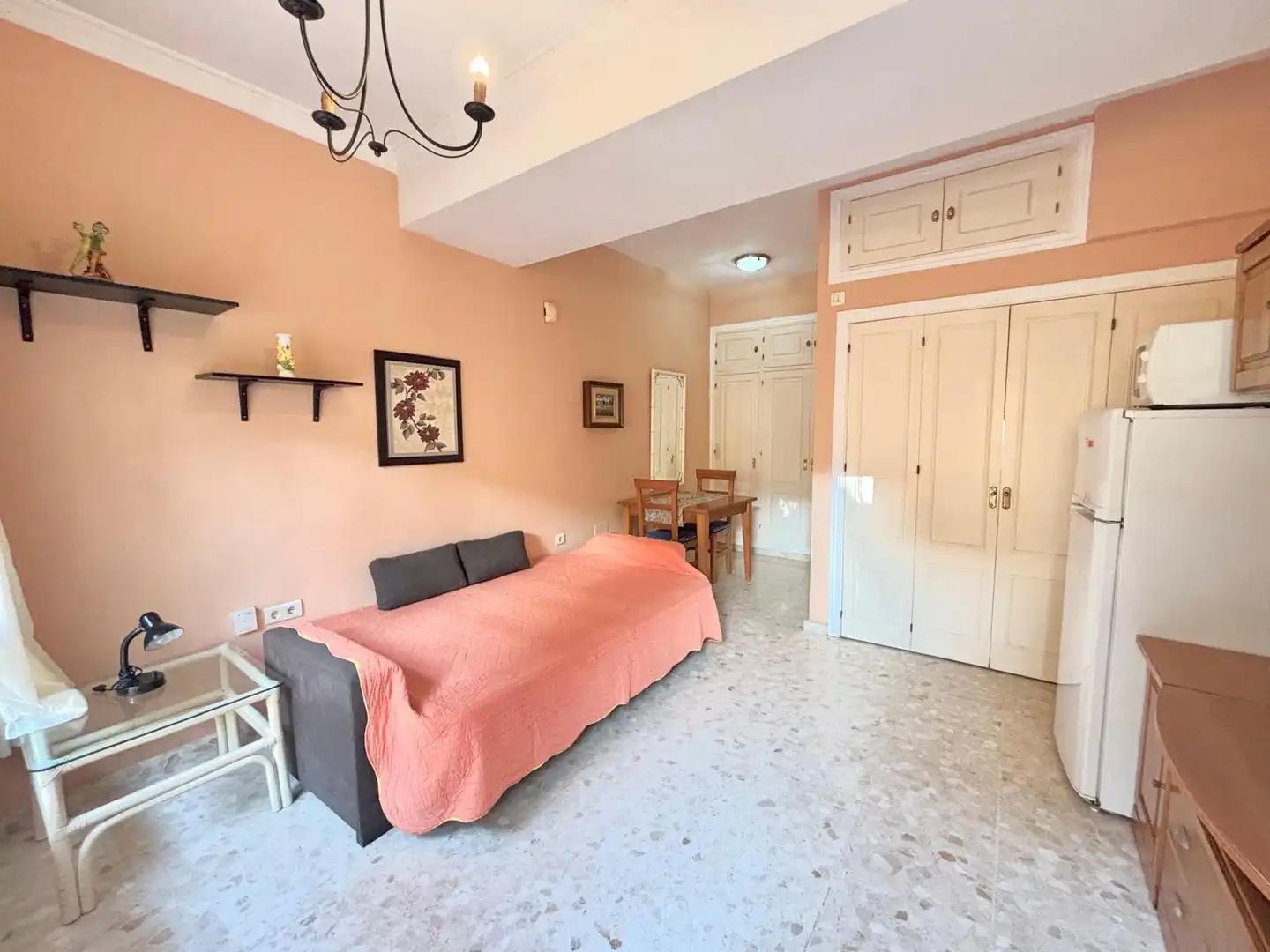 Sala de estar de Estudio en venta en Benalmádena con Aire acondicionado y Amueblado