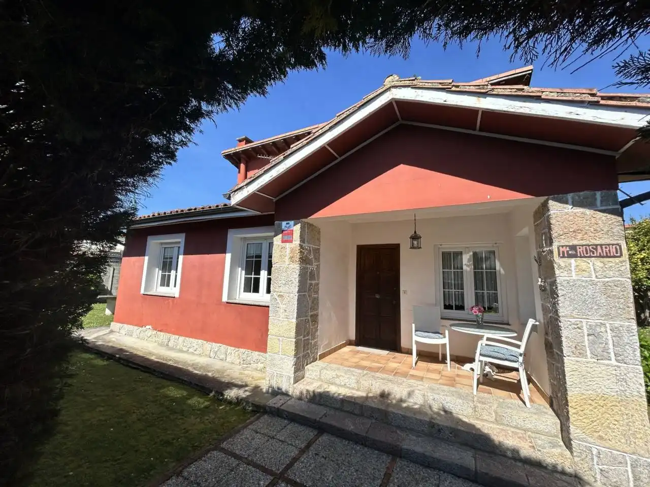 Außenansicht von Haus oder Chalet zum Verkauf in Llanes mit Heizung, Privatgarten und Terrasse