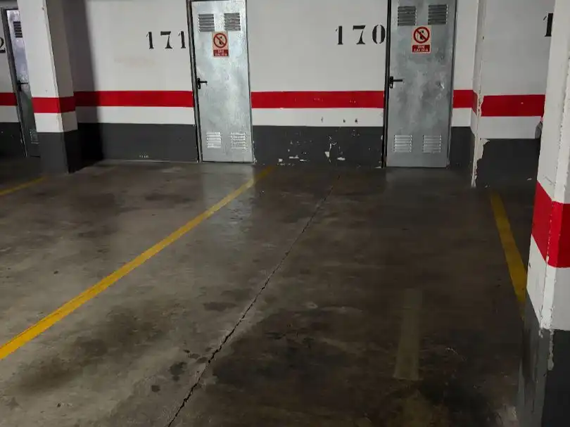 Parkplatz von Garage zur Miete in Camins al Grau