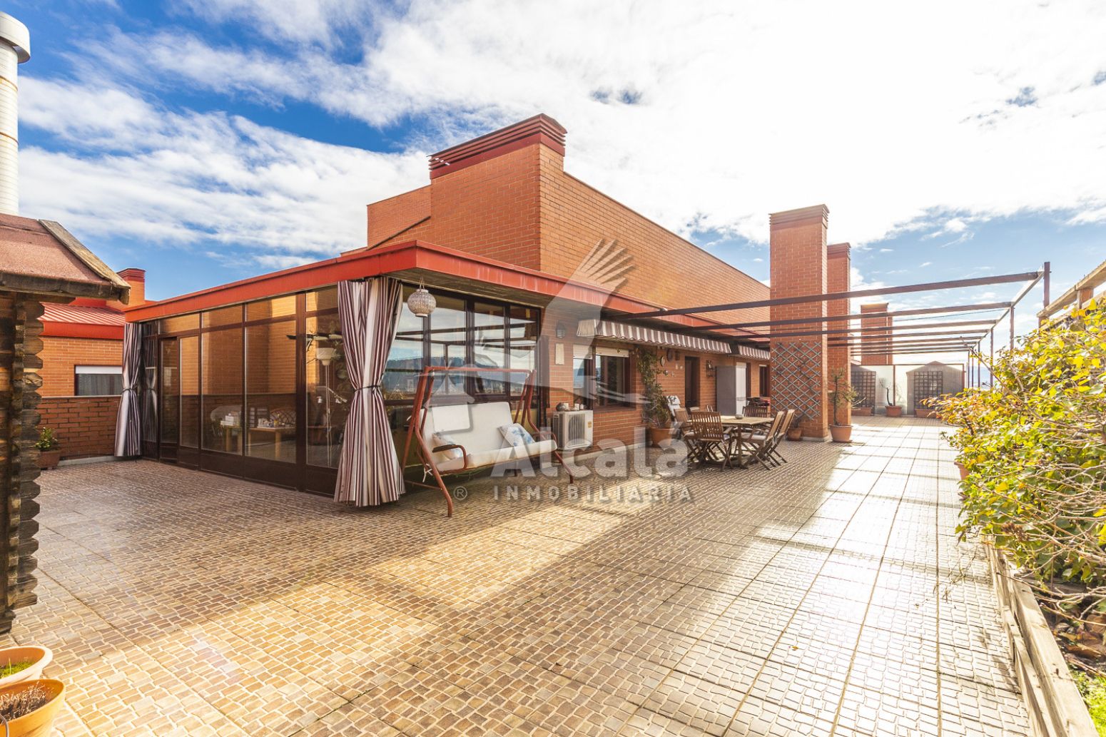 Terraza de Ático en venta en Alcalá de Henares con Aire acondicionado, Calefacción y Jardín privado