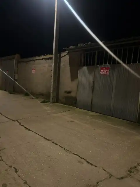 Aparcament de Nau industrial en venda en Burganes de Valverde