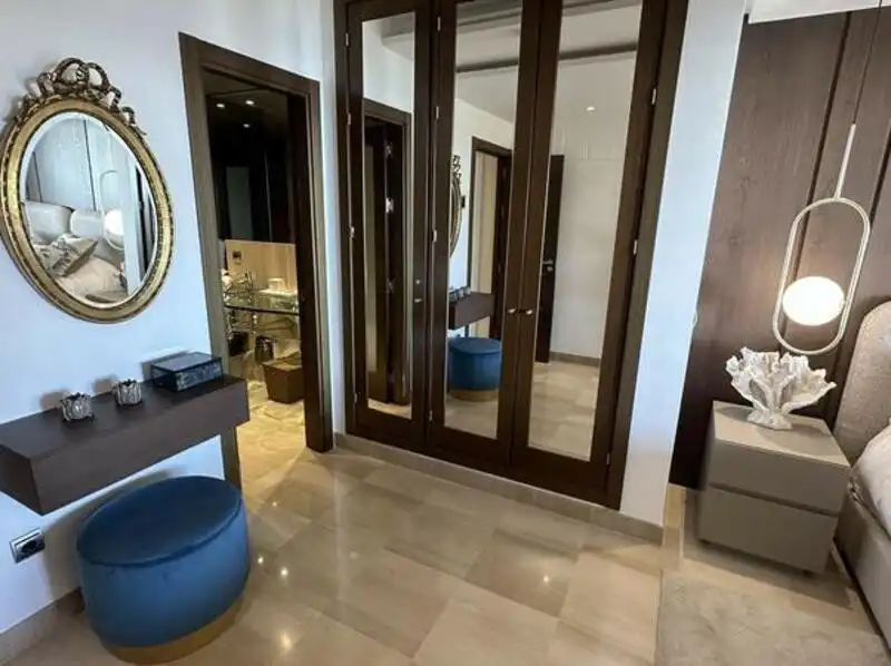 Baño de Apartamento de alquiler en Estepona con Aire acondicionado, Terraza y Piscina
