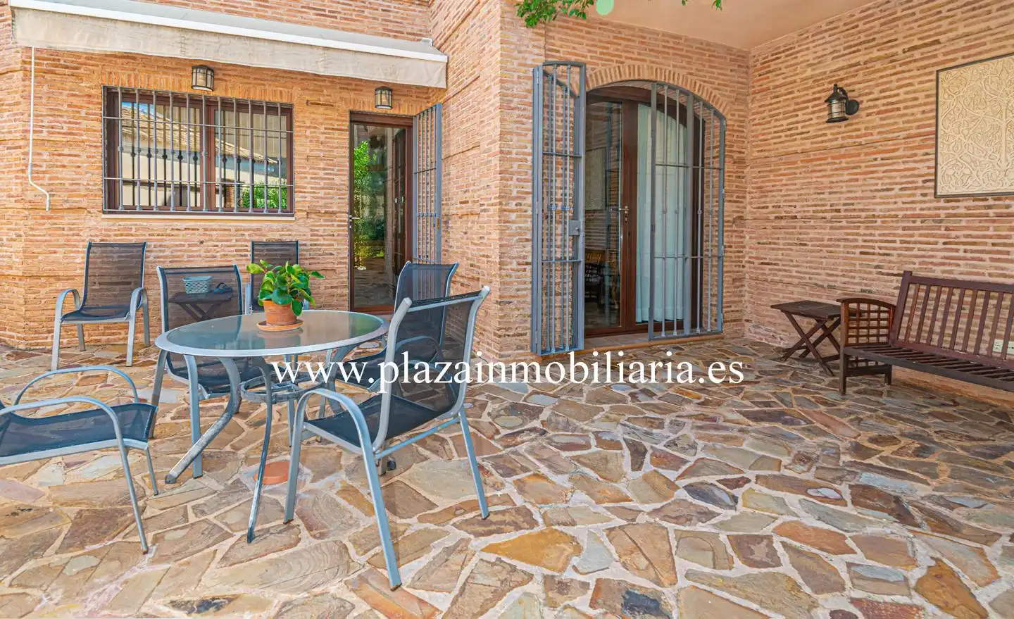 Garden of Houses for sale in Lucena