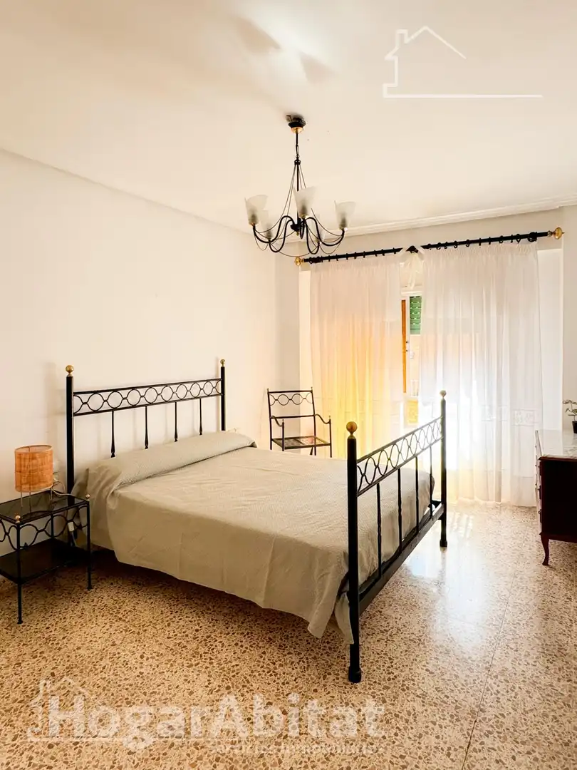Habitación de Piso en venta en Paterna con Terraza y Balcón