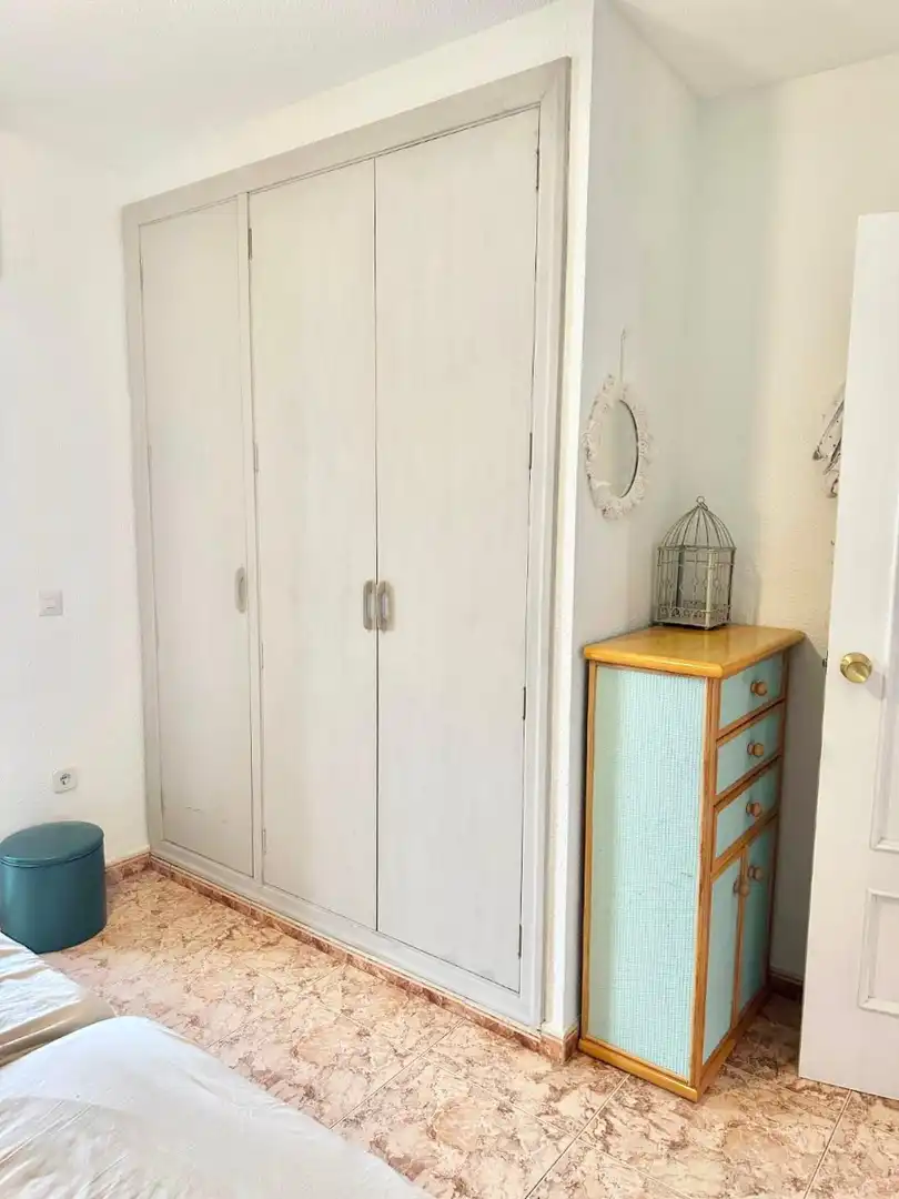 Schlafzimmer von Wohnungen zur Miete in Alicante / Alacant mit Klimaanlage, Schwimmbad und Möbliert