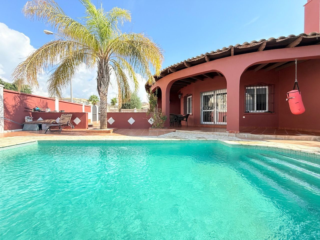 Piscina de Casa o chalet en venta en Torrox con Aire acondicionado, Calefacción y Jardín privado