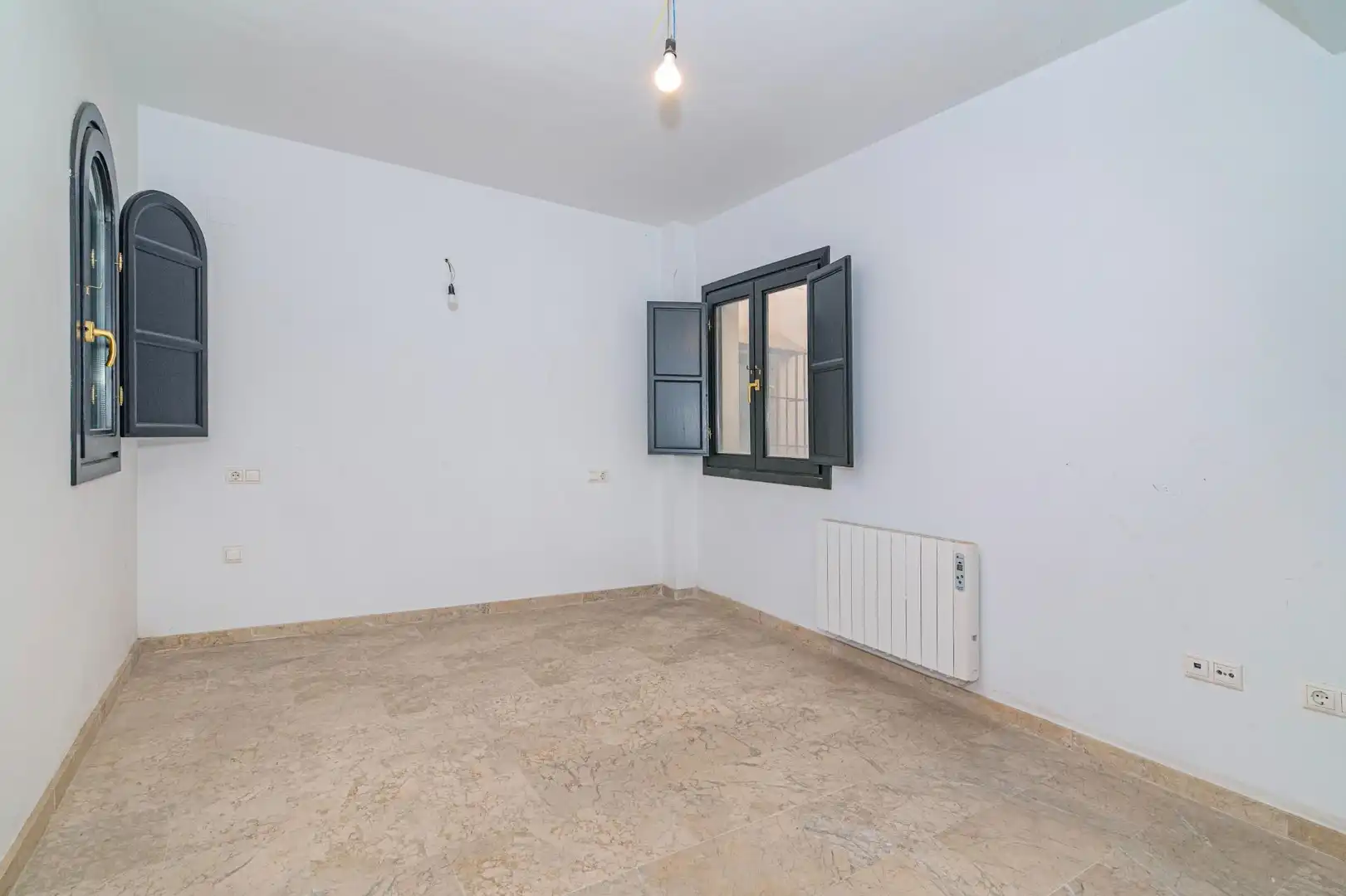 Habitación de Piso en venta en La Zubia con Calefacción y Balcón