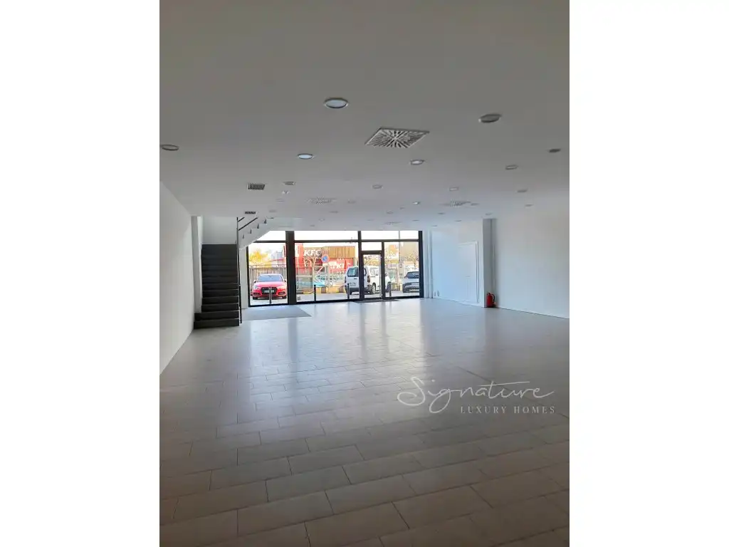 Local comercial en alquiler en Avenida Corts Catalanes 2, imagen 3