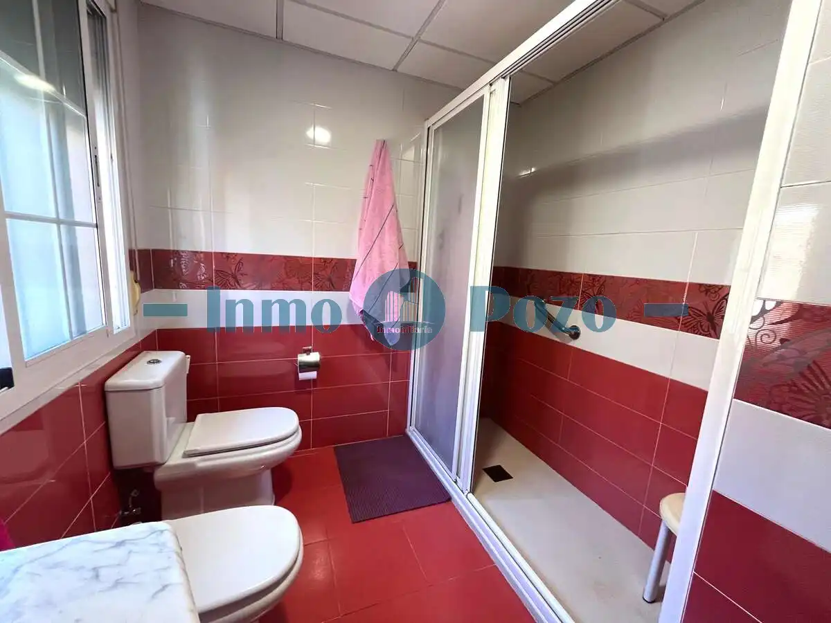 Badezimmer von Maisonette zum Verkauf in Almendralejo mit Abstellraum und Möbliert