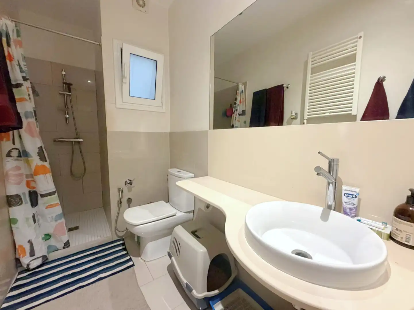 Badezimmer von Wohnung zum Verkauf in Barcelona mit Klimaanlage, Parkett und Ofen