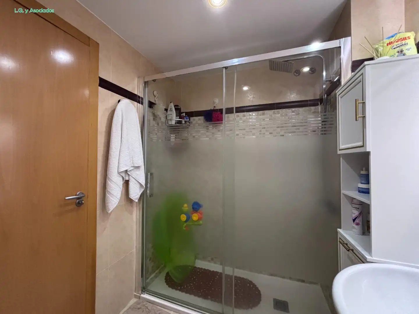 Badezimmer von Wohnungen zum Verkauf in Oropesa del Mar / Orpesa mit Klimaanlage, Heizung und Terrasse