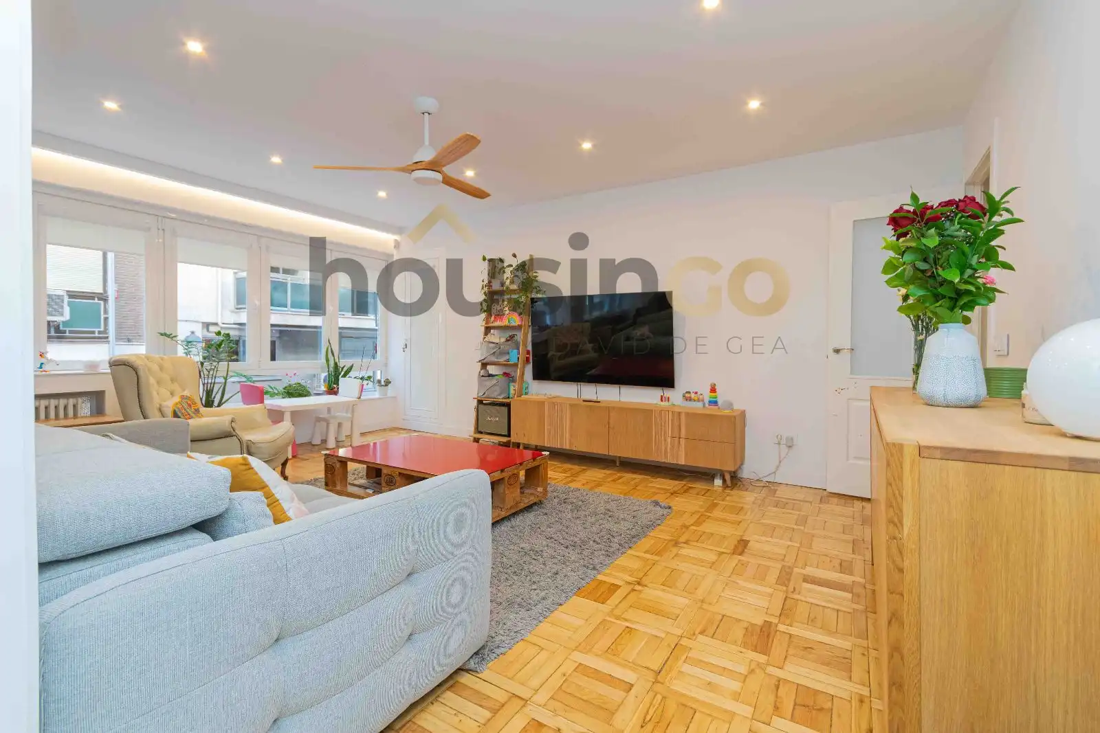 Sala d'estar de Pis en venda en  Madrid Capital amb Calefacció, Parquet i Terrassa